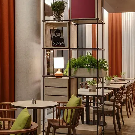 Intercityhotel Frankfurt Hbf-3