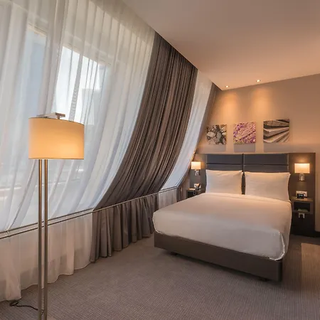 Hilton Garden Inn Frankfurt City Centre-2