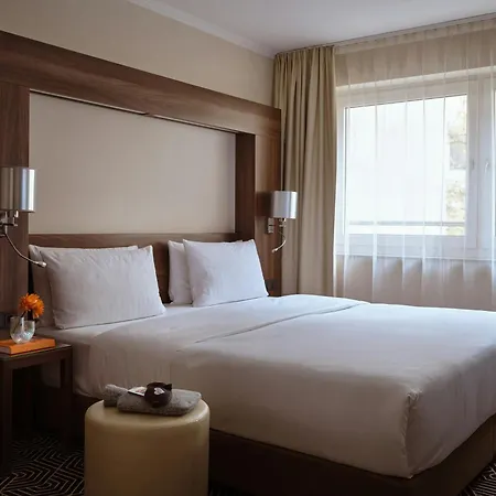Motel One Frankfurt-Riverside-2